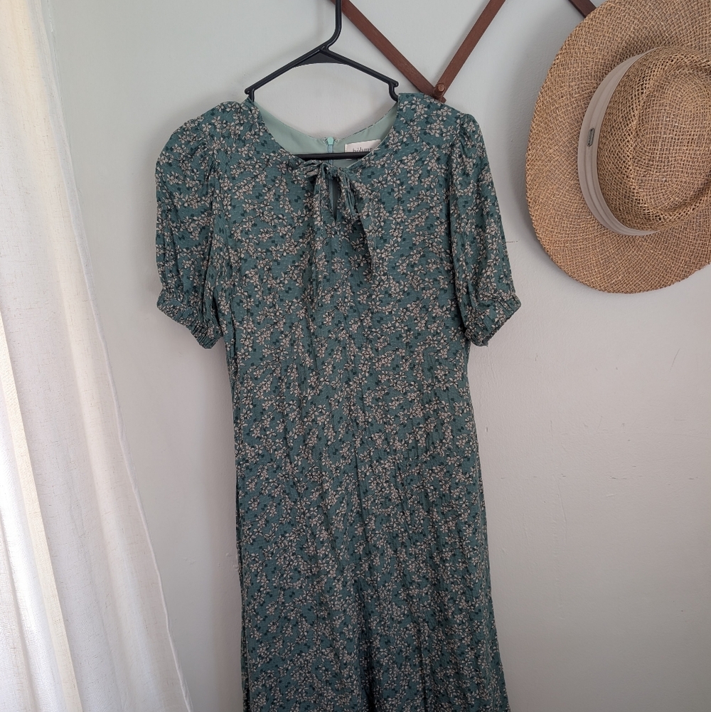 Green Floral Tie-Neck Midi Dress